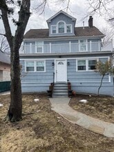 Building Photo - 118 Forest Ave