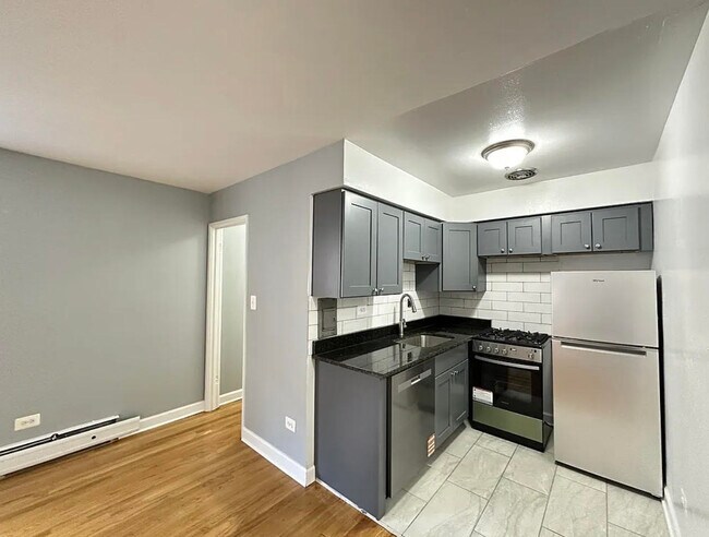 Building Photo - 1515 W Morse Ave