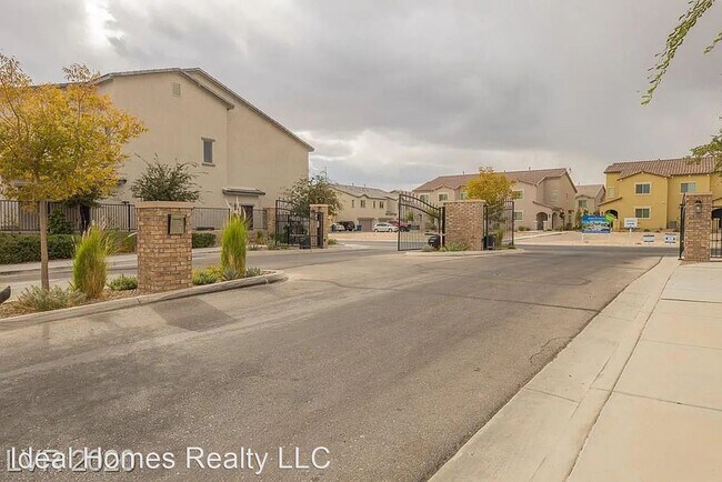 Foto del edificio - 3 br, 2.5 bath House - 823 Estate Country Ave