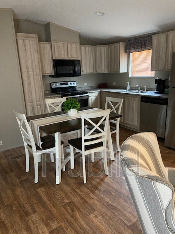 Foto del edificio - 407 Kasey Cir