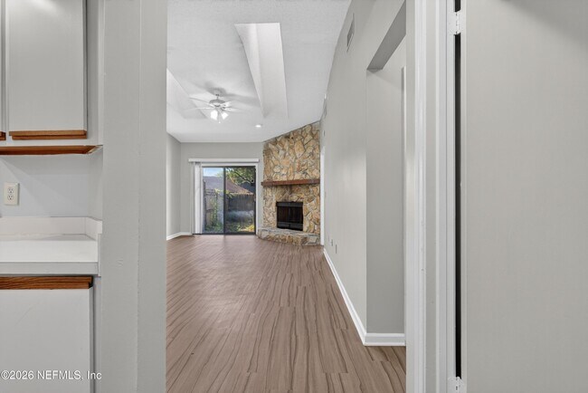 Building Photo - 8010 International Village Dr