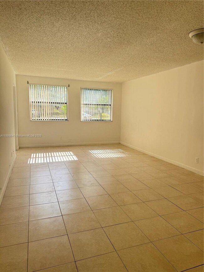 Building Photo - 8100 Geneva Ct