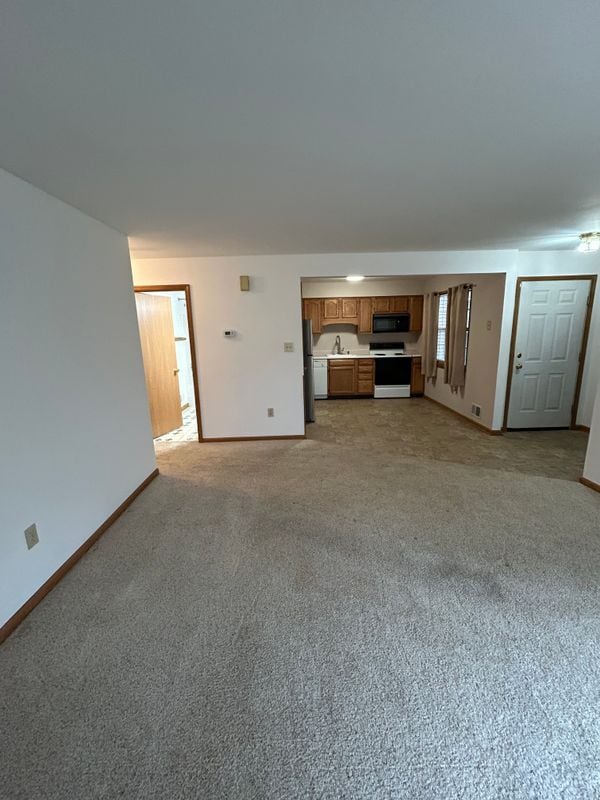 Building Photo - 55 Elderberry Ct