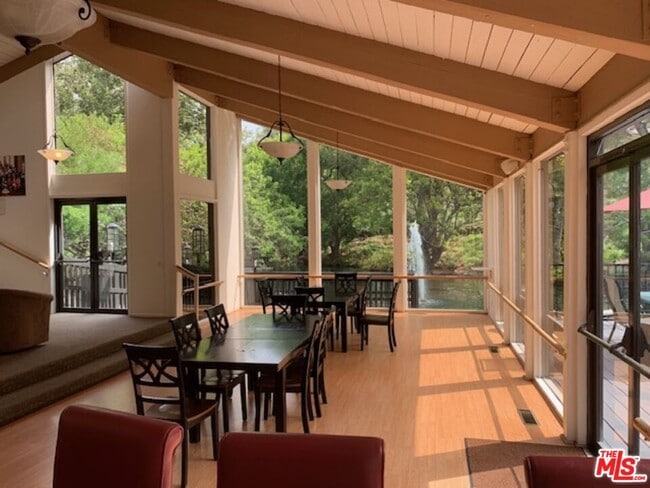 Foto del edificio - 1115 Raintree Cir