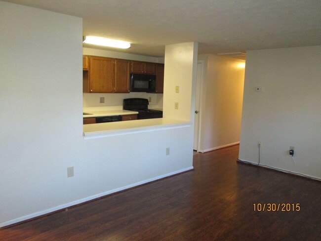 Building Photo - Tow bedoom Condo