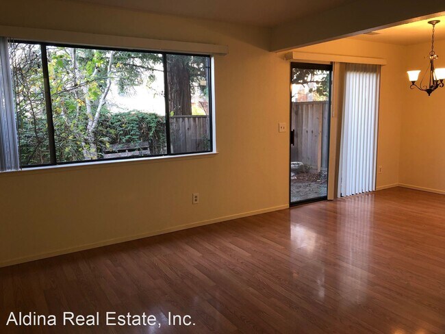 Building Photo - 3 br, 2.5 bath House - 121 Terry Loop