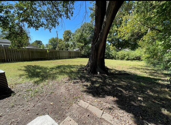 Building Photo - 3 Bedroom Ranch!
