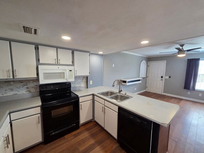 Building Photo - Great Efficiency Upstairs Apartment in PCB...