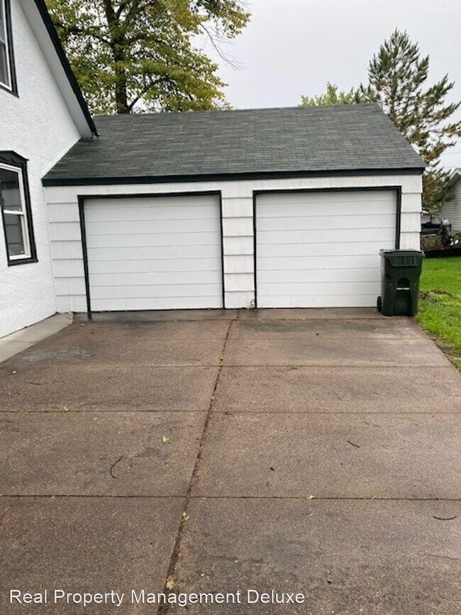 Foto del edificio - 4 br, 1 bath House - 236 Main St S