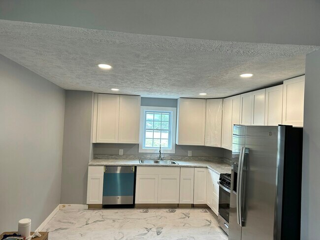 Building Photo - 783 Findlay St