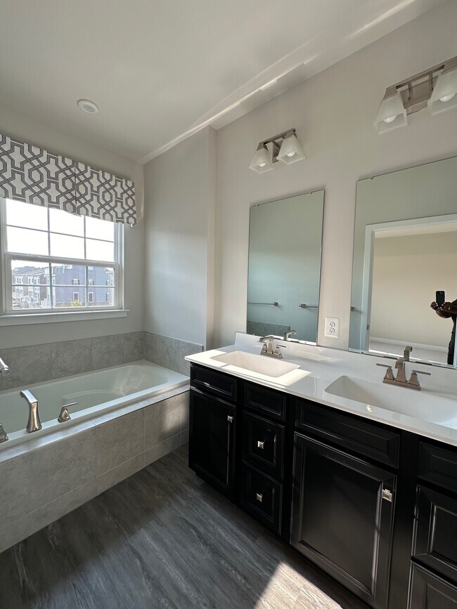 Foto del edificio - 16577 Fife Wy