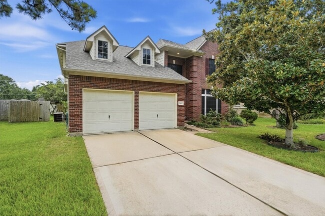 Foto del edificio - 2413 Piney Woods Dr
