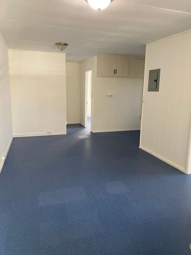 Building Photo - Aliamanu/Salt Lake - 2 bedroom 1 bath Duplex
