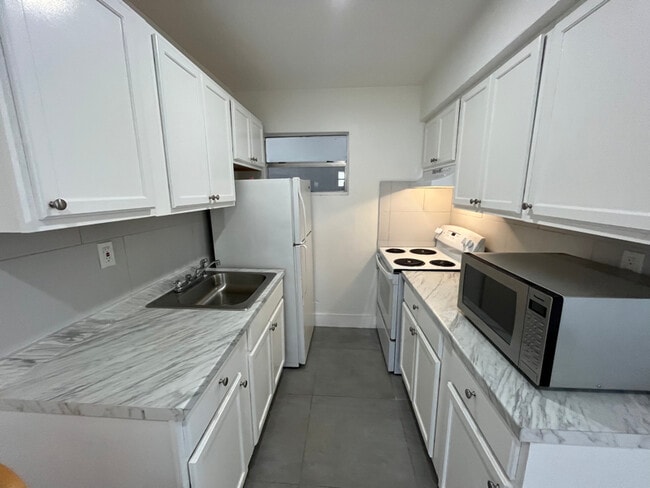 Building Photo - 310 NE 78th St