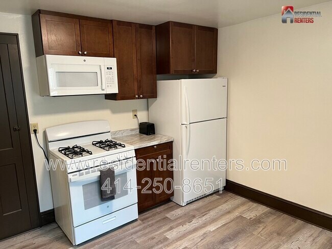 Building Photo - 1505 S 63rd St