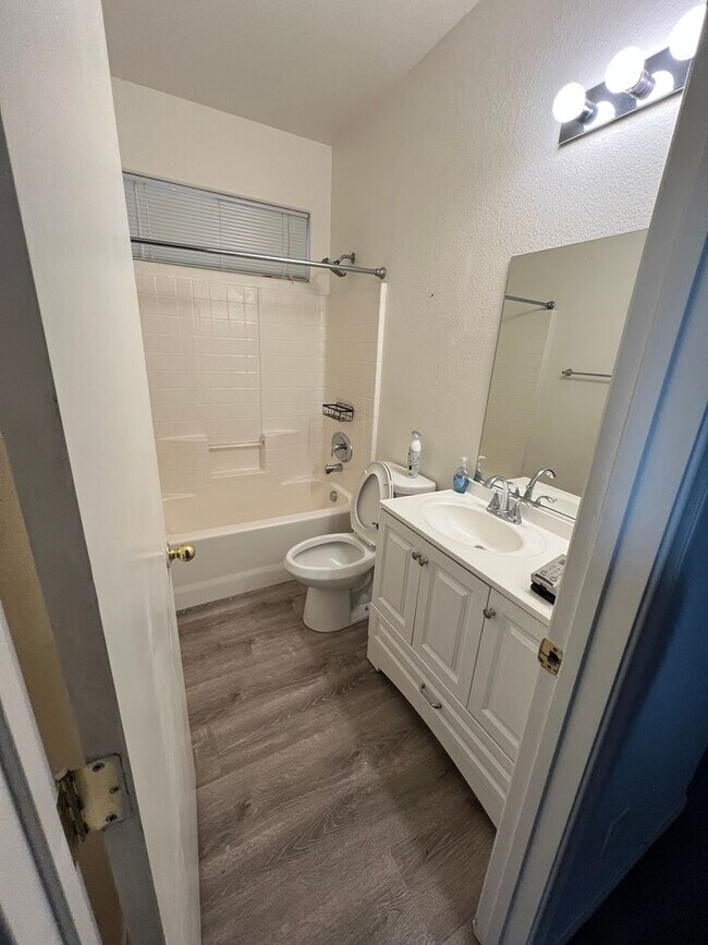 Foto del edificio - Beautiful 3-Bedroom, 3-Bath Home – Move-In Ready