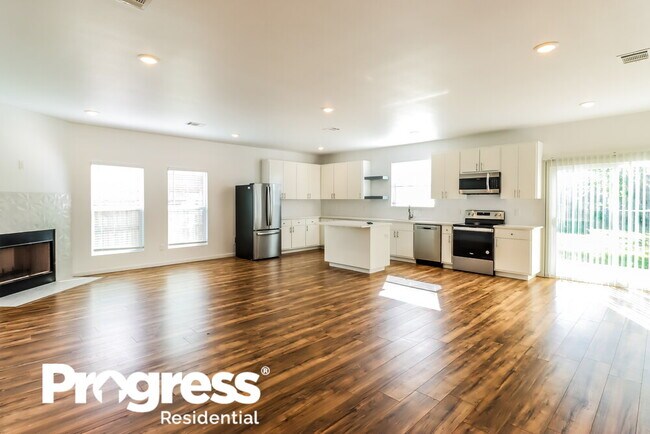 Building Photo - 8020 Tree Leaf Ln