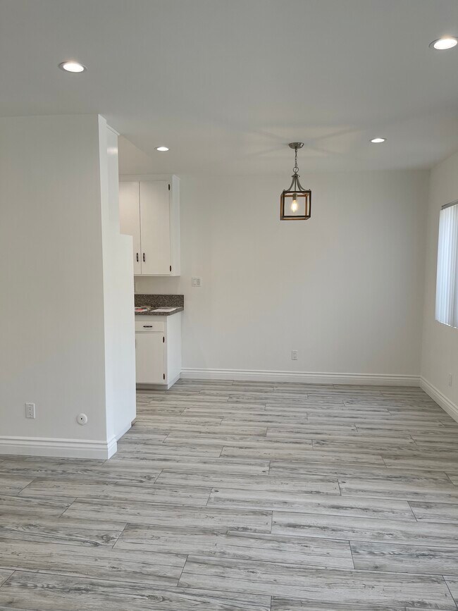 Building Photo - 3433 Madera Ave