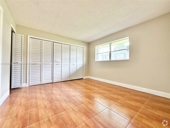 Building Photo - 8001 Fairview Dr