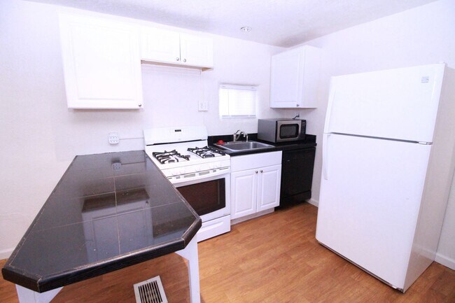 Building Photo - 2406 W Vermijo Ave