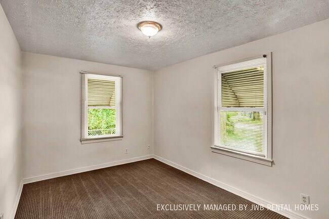 Building Photo - 4843 Walcott Ave
