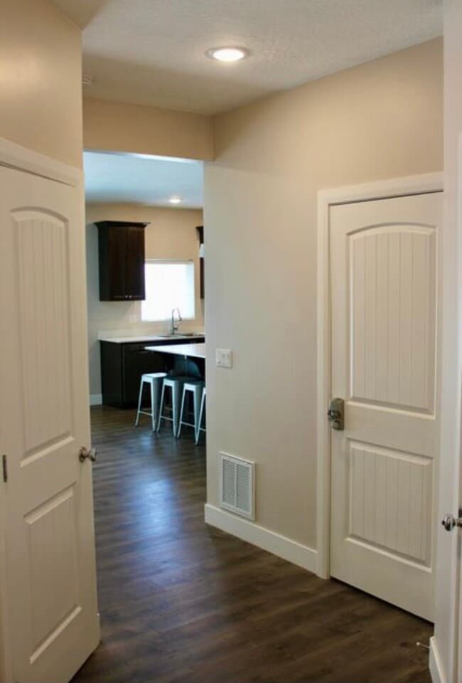 Foto del edificio - 173 E Fiddlers Canyon Rd
