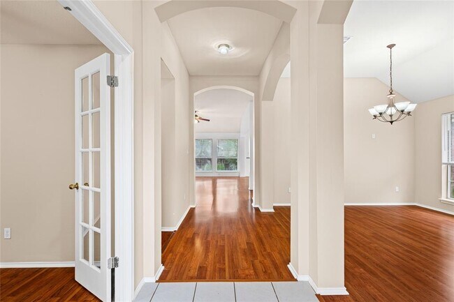 Building Photo - 716 Meadow View Dr