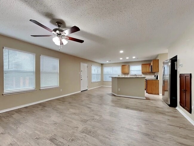 Building Photo - 7205 Silktree Ct