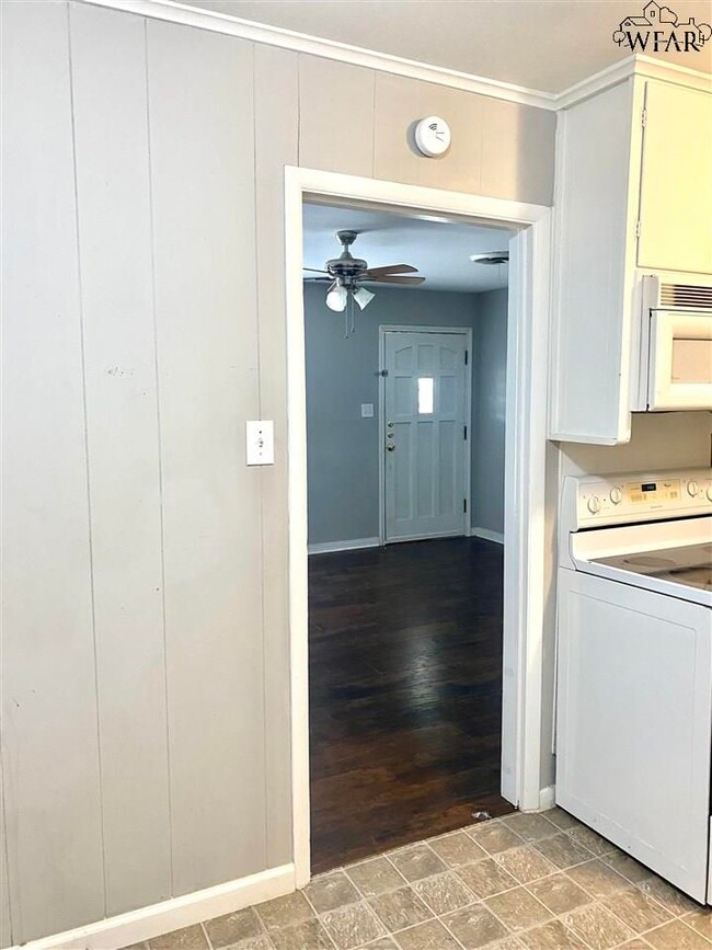 Building Photo - 4404 Cunningham Dr