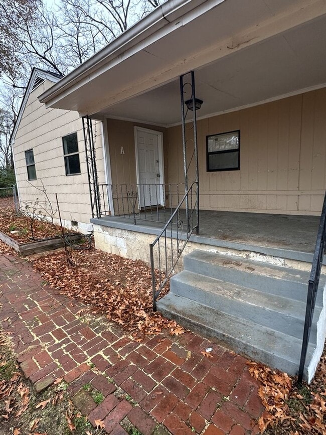 Photo - Newly Available! 2 Bedroom 1 Bathroom! $350 off first month! House