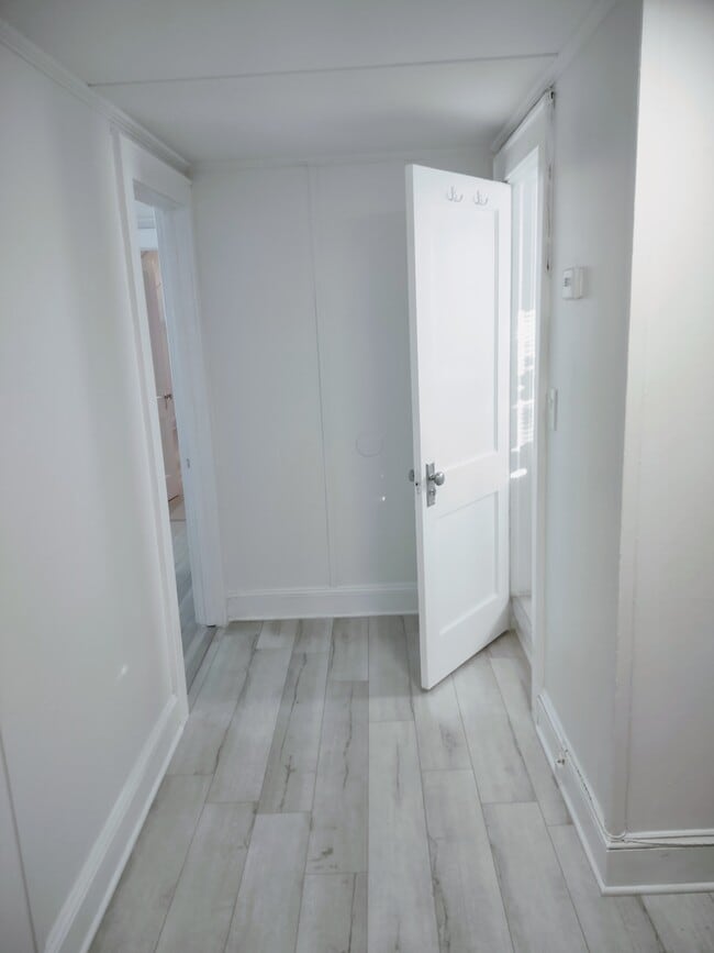 Building Photo - 149 Grenville St