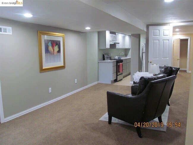 Building Photo - 3637 Shone Ave