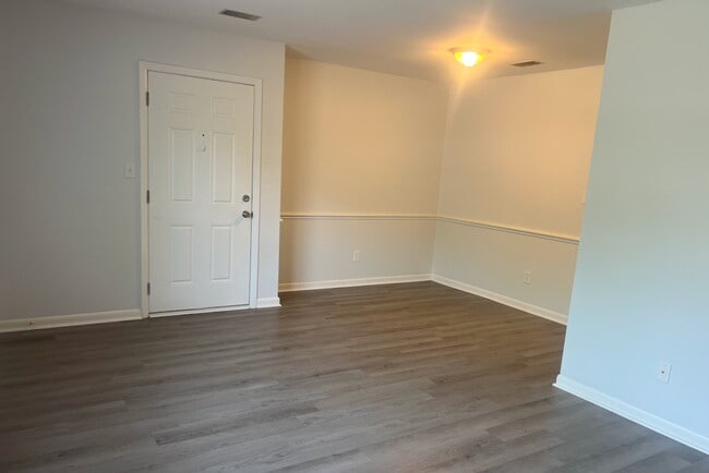 Building Photo - 709 Montclair Dr