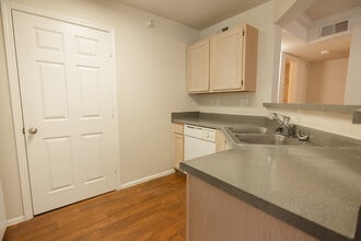 Building Photo - The Crossings Apartments