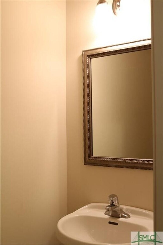 Building Photo - 3 bd/2bth Available 11/9