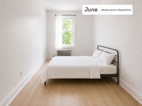 Building Photo - Room in Shared 4 bed/1 bath home in Sunset Park