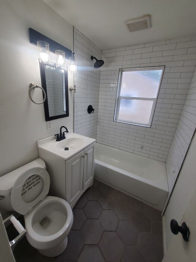 Foto del edificio - 2 Bedroom Single Family