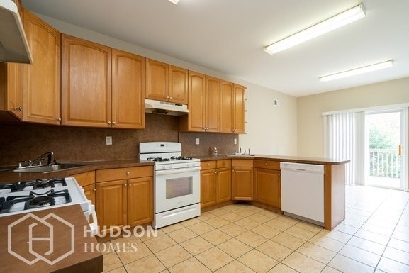 Foto del edificio - 106 Elmhurst Blvd