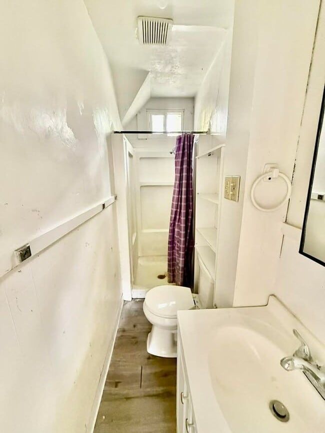 Building Photo - 241 N Hayes Ave