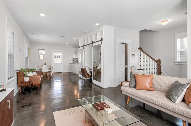 Building Photo - 219C Prince Ave