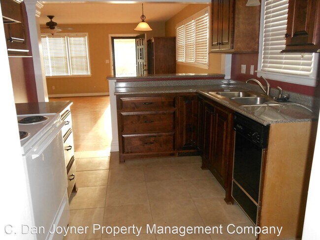 Building Photo - 3 br, 1 bath House - 111 Morgan Circle