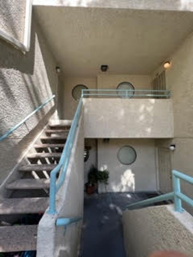 Foto del edificio - 2 br, 2 bath House - 810 N. Sloan Lane #203