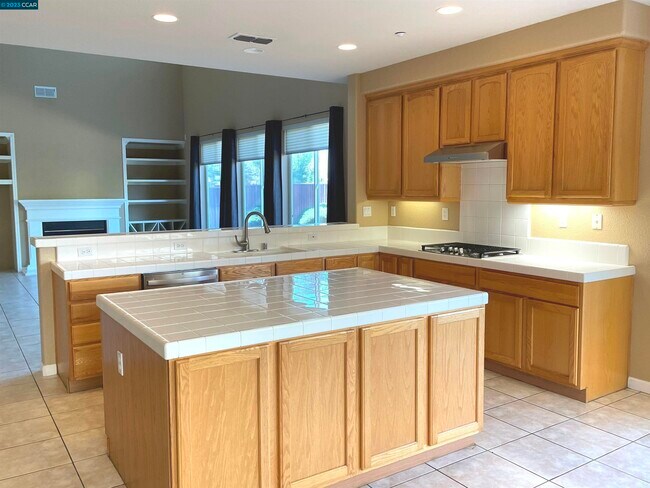 Building Photo - 2851 Anderson Ln