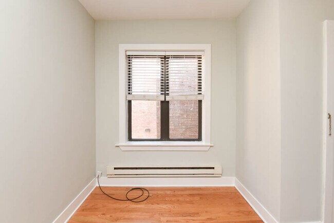 Foto del edificio - 3720.5 N Pine Grove Ave