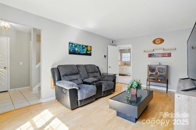 Foto del edificio - 6044 Heath Valley Rd