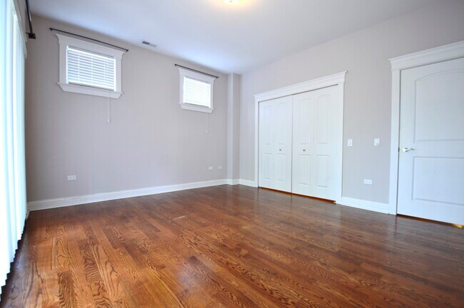 Building Photo - 2827 W Belden Ave