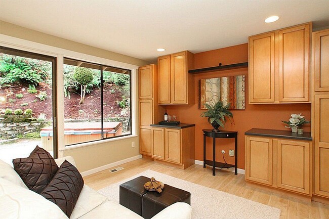 Building Photo - 4bd/2.5ba Bellevue Home