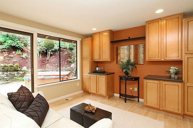 Foto del edificio - 4bd/2.5ba Bellevue Home