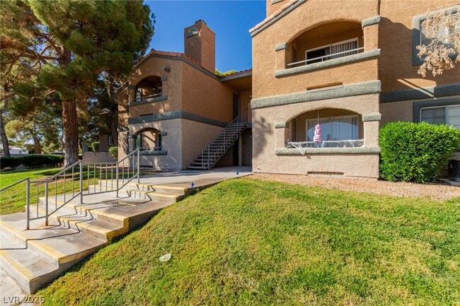 Building Photo - 221 Mission Catalina Ln