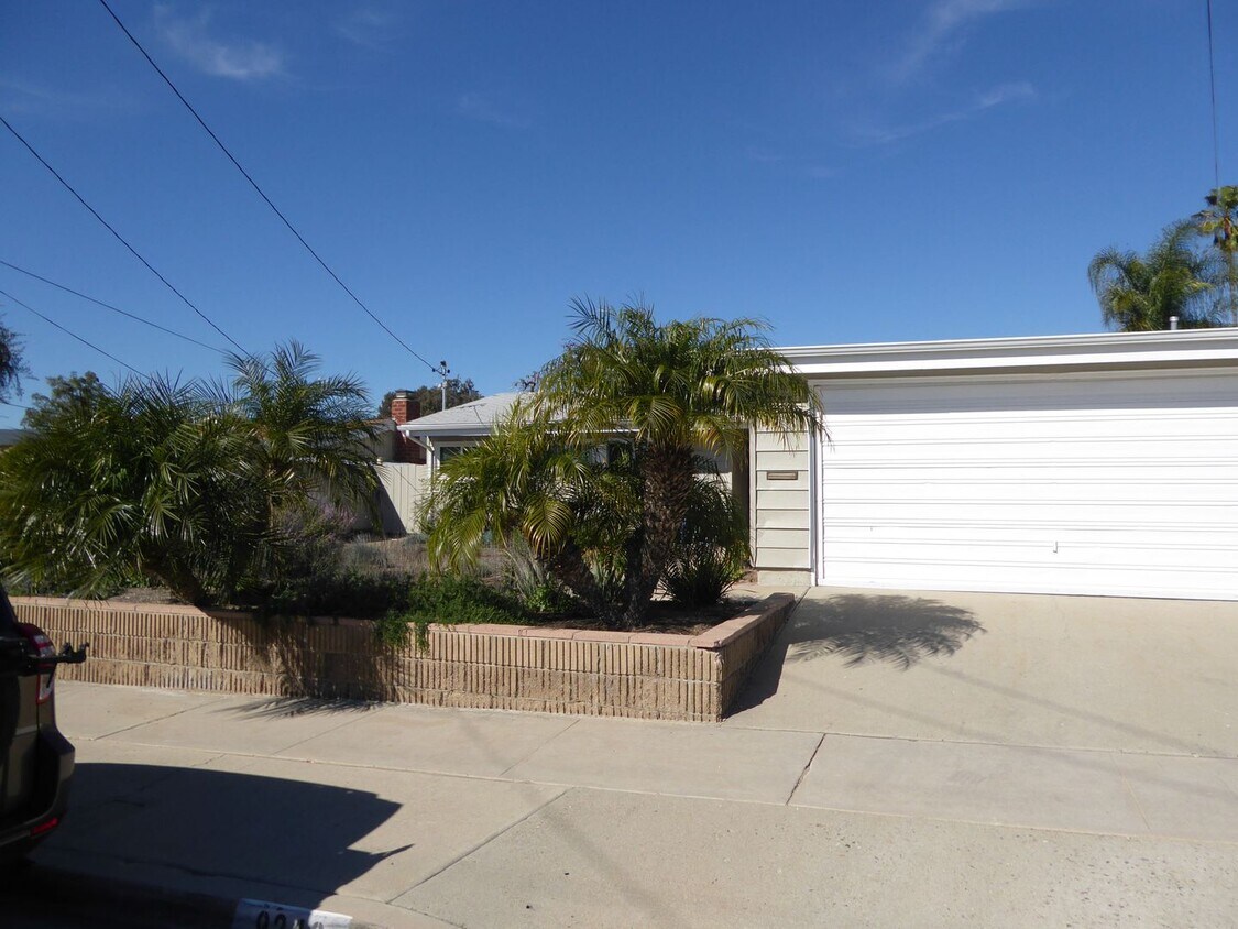 Foto principal - Great family home with big backyard.